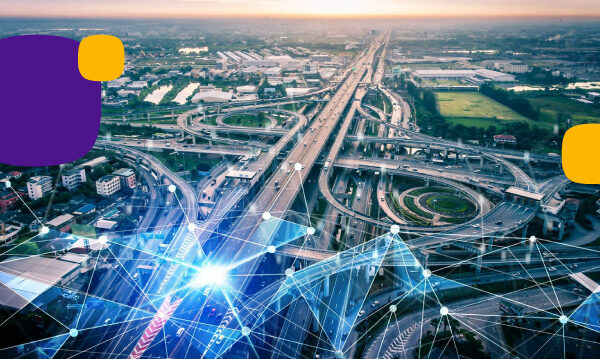 Redes eléctricas inteligentes: se ve una ciudad desde arriba con toda la red de carreteras y coches
