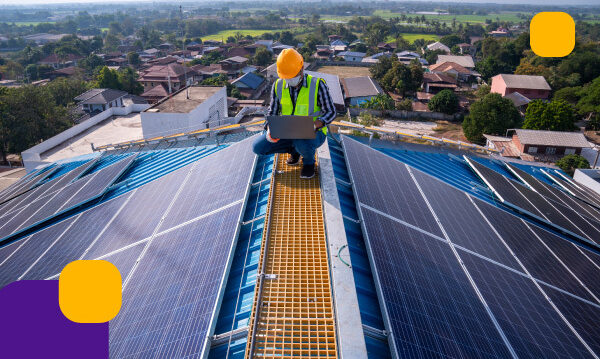 Ahorro energético en tu empresa: las 5 claves del mantenimiento de paneles solares