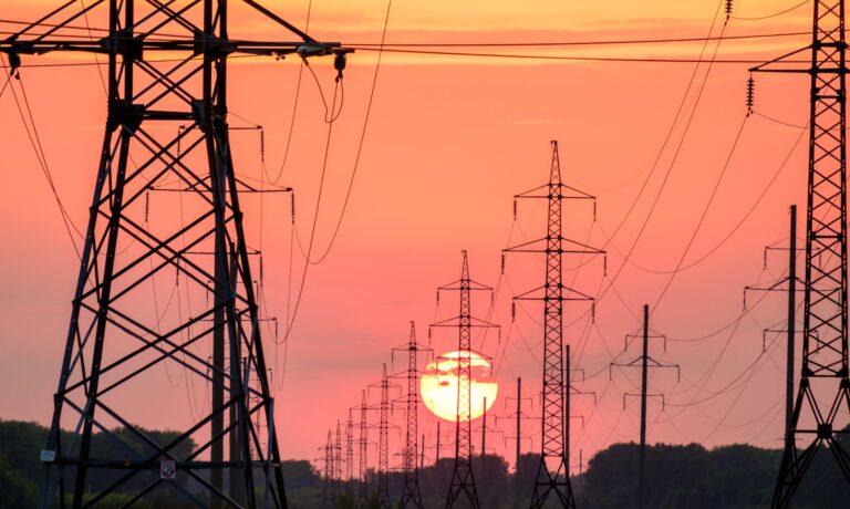cómo se comercializa la energía eléctrica